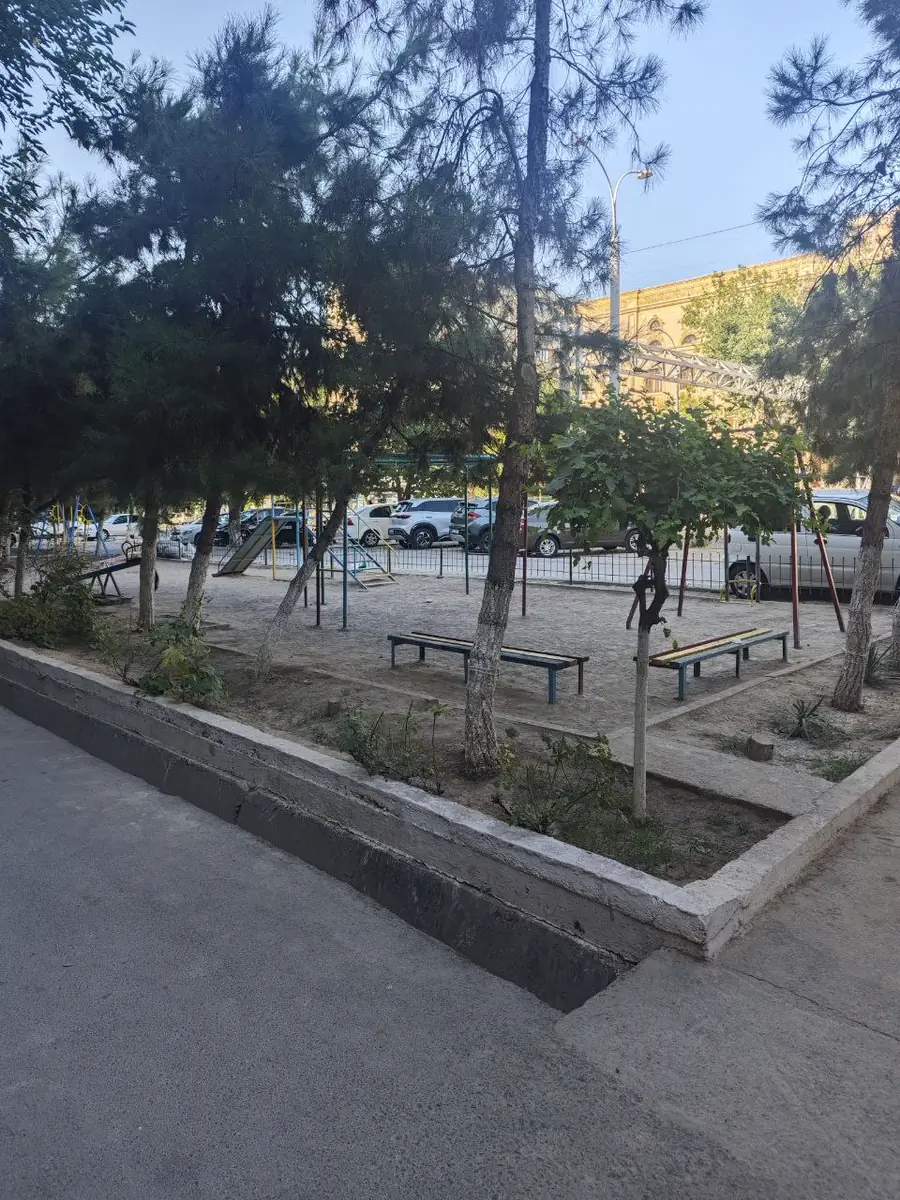 Продается 4-комнатная квартира − 100 м²