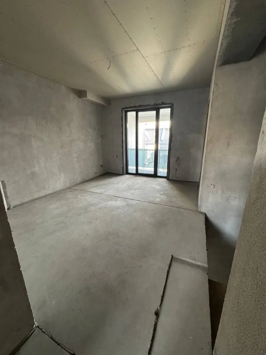 2-этажный дом − 370 м², 25 сот.