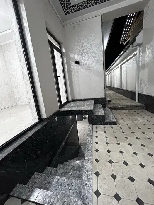 4 xonali kvartira − 70 m², 1/1 qavat