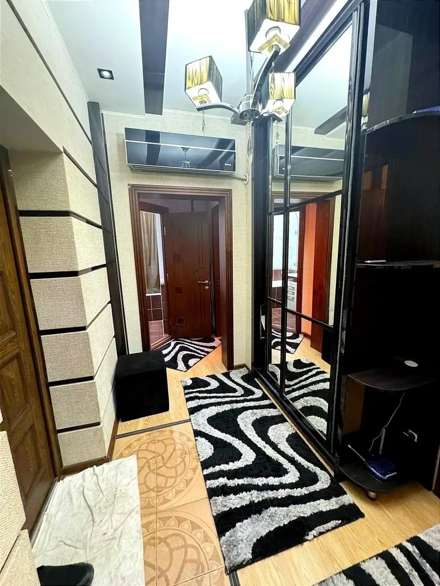 Сдается 2-комнатная квартира − 60 м²