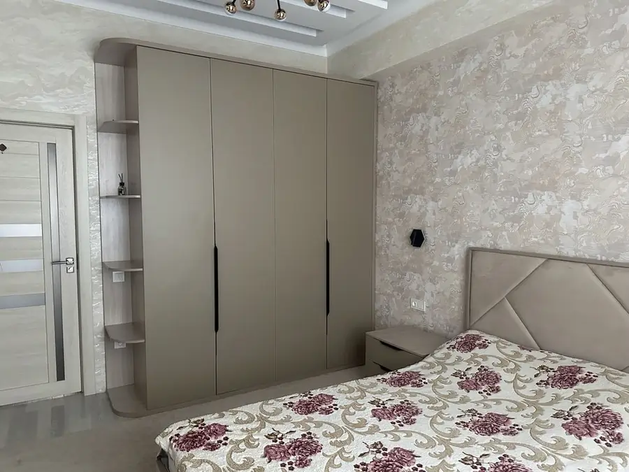 Продается 2-комнатная квартира − 58 м²