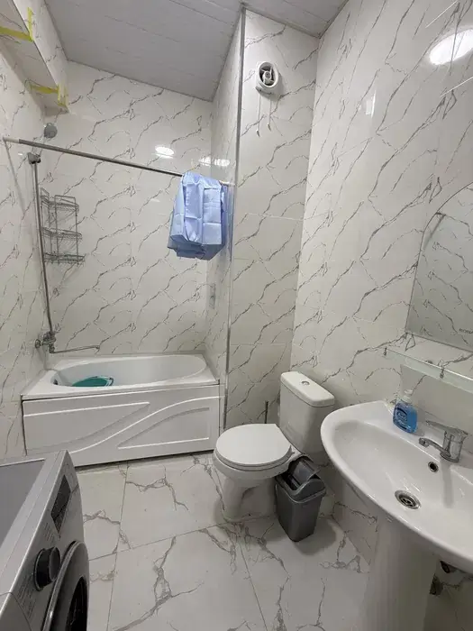 Сдается 2-комнатная квартира − 65 м²