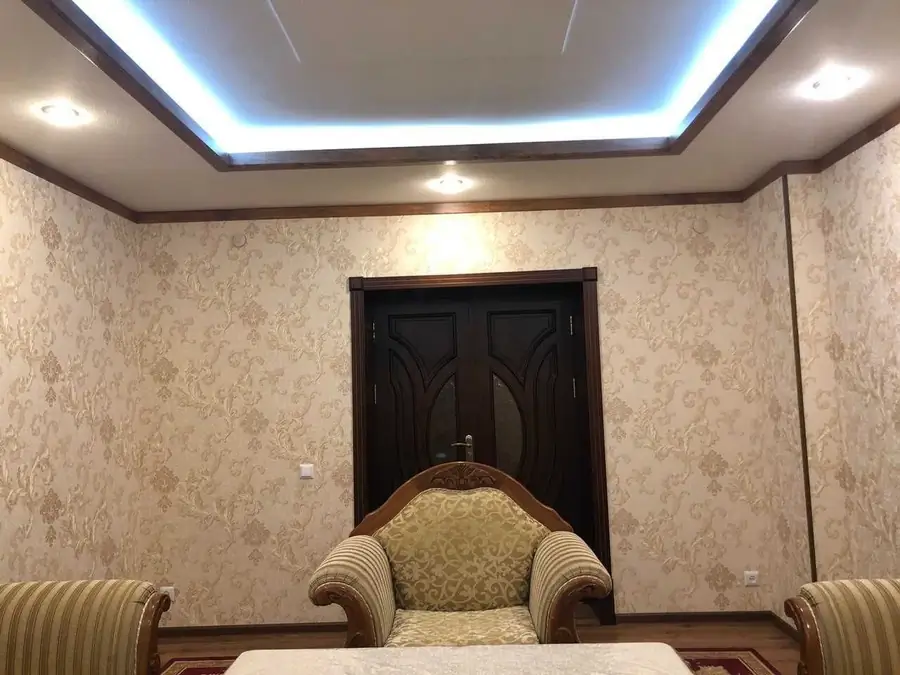 Более 5-комнатная квартира − 74 м², 1/4 этаж