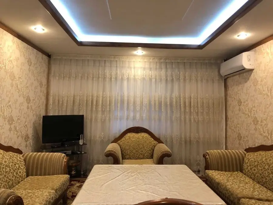 Более 5-комнатная квартира − 74 м², 1/4 этаж