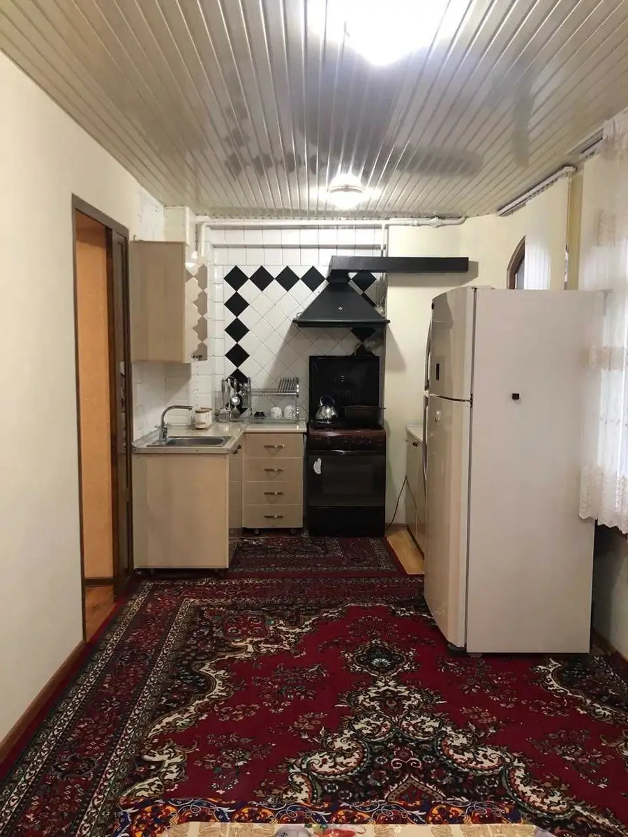 Более 5-комнатная квартира − 74 м², 1/4 этаж