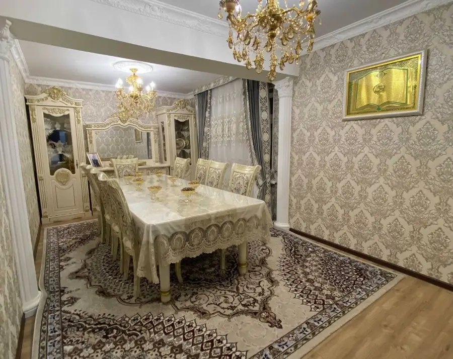 Продается 4-комнатная квартира − 104 м²