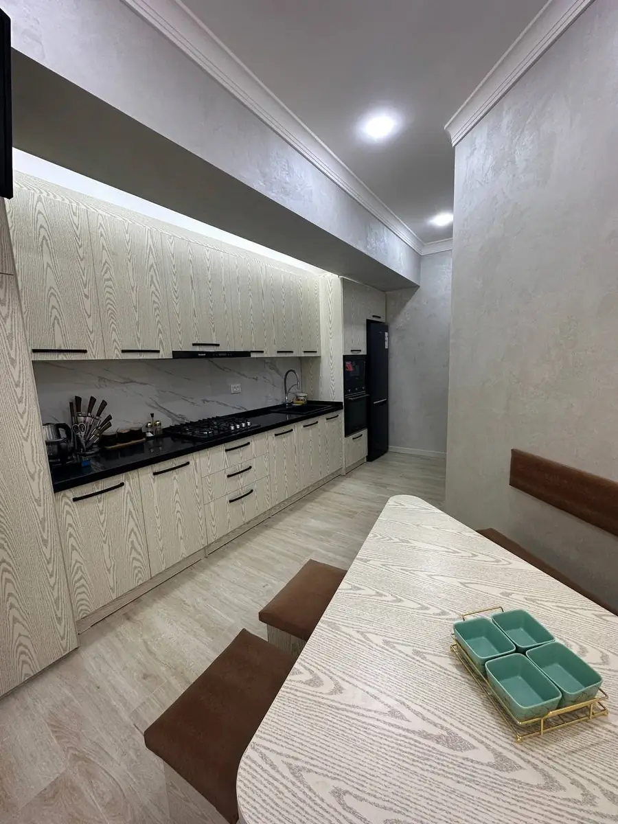 Продается 3-комнатная квартира − 80 м²