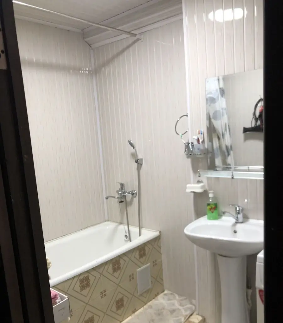 Продается 4-комнатная квартира − 90 м²