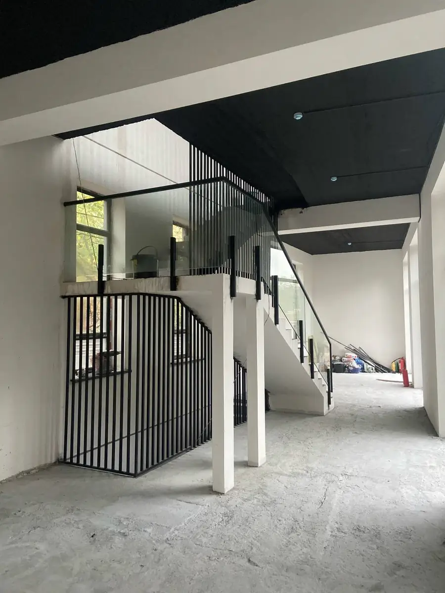 2-этажный дом − 300 м², 300 сот.