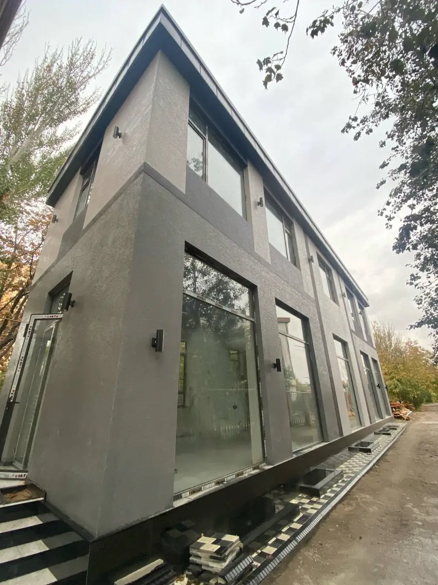 2-этажный дом − 300 м², 300 сот.