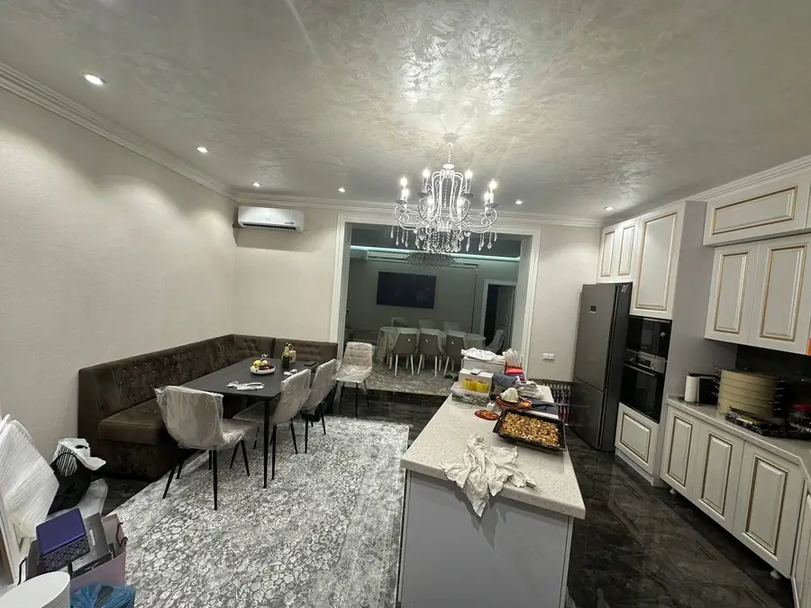 5 dan ortiq xonali kvartira − 230 m², 9/10 qavat