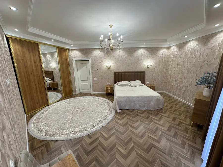 5 dan ortiq xonali kvartira − 230 m², 9/10 qavat