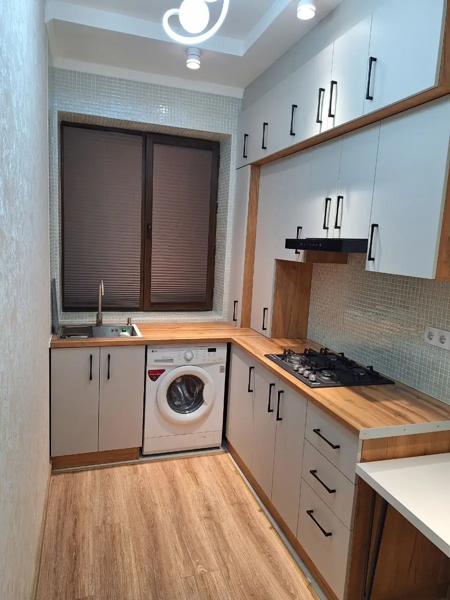 2 xonali kvartira sotiladi − 50 m²