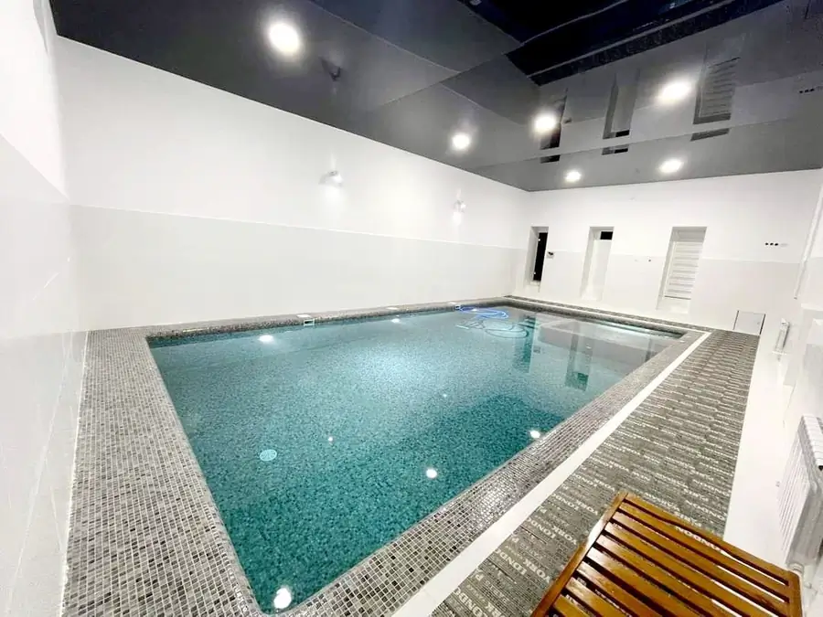 2 qavatli uy − 700 m², 12 sot. 