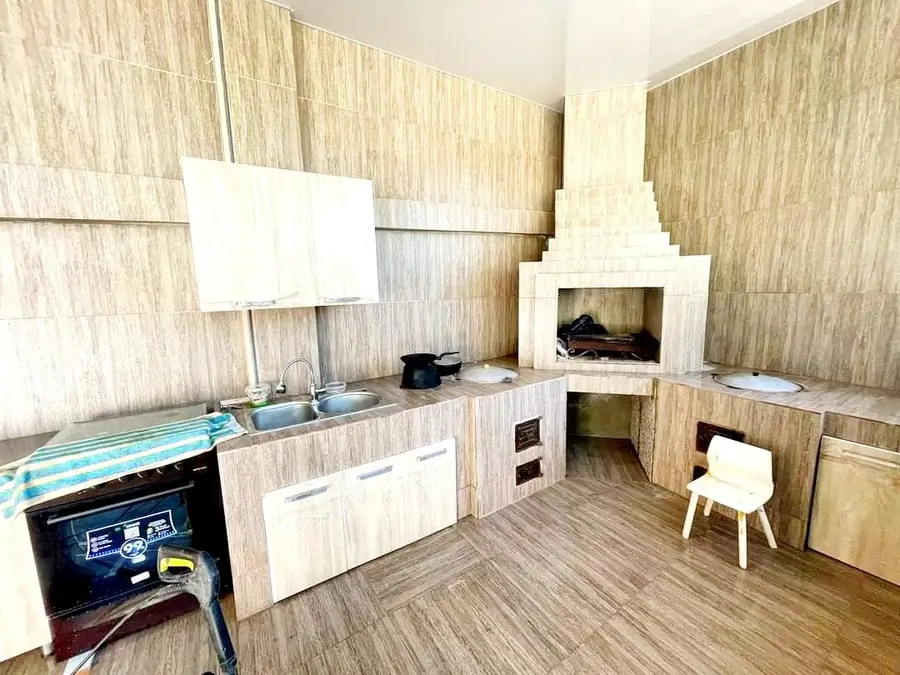 2 qavatli uy − 700 m², 12 sot. 