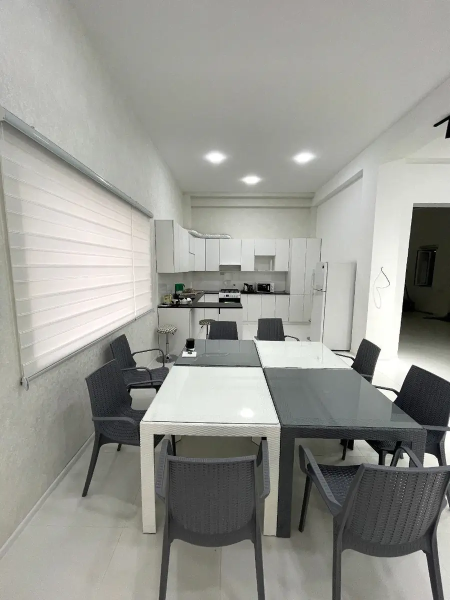 2 qavatli uy sotiladi − 700 m²
