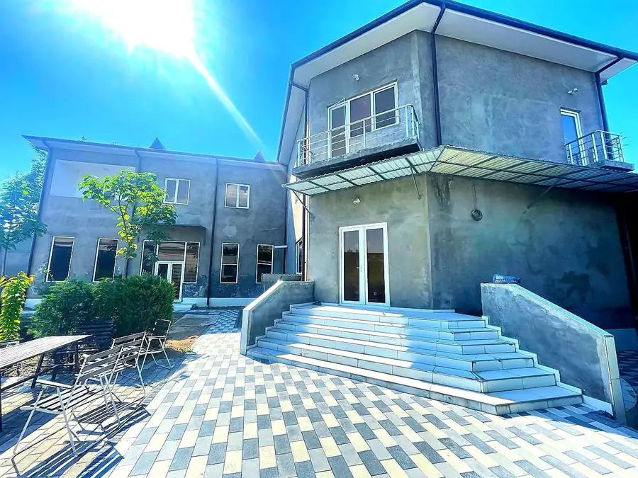 2 qavatli uy − 700 m², 12 sot. 