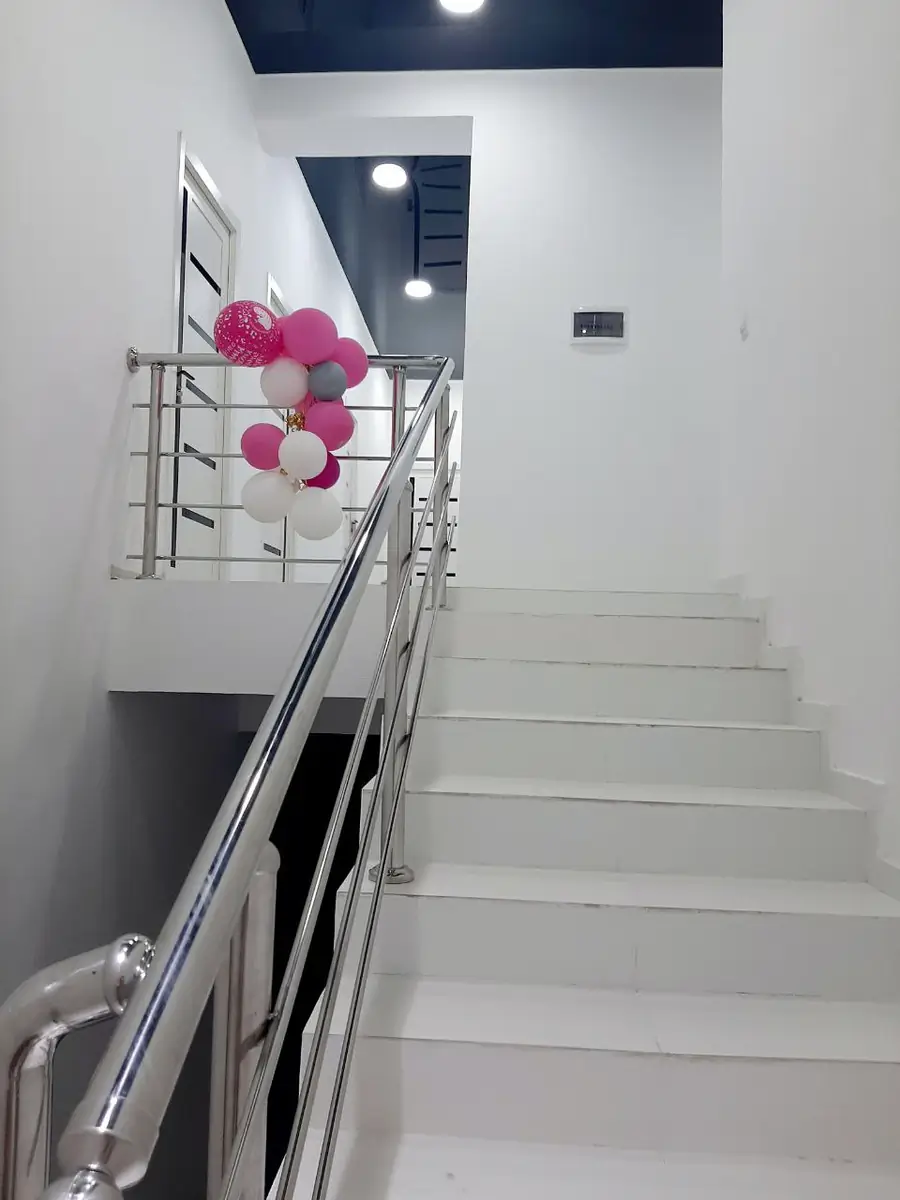 2 qavatli uy sotiladi − 700 m²