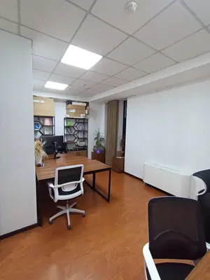 Ijaraga ofis − 300 m²