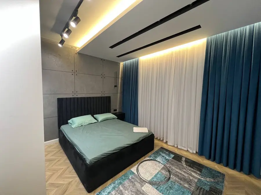 Сдается 2-комнатная квартира − 57 м²