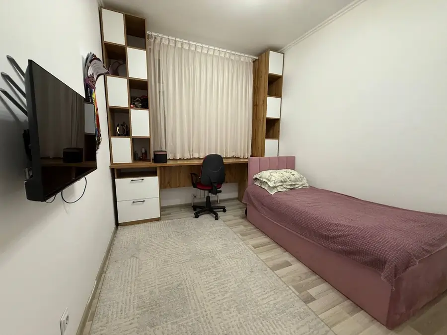 3 xonali kvartira sotiladi − 75 m²