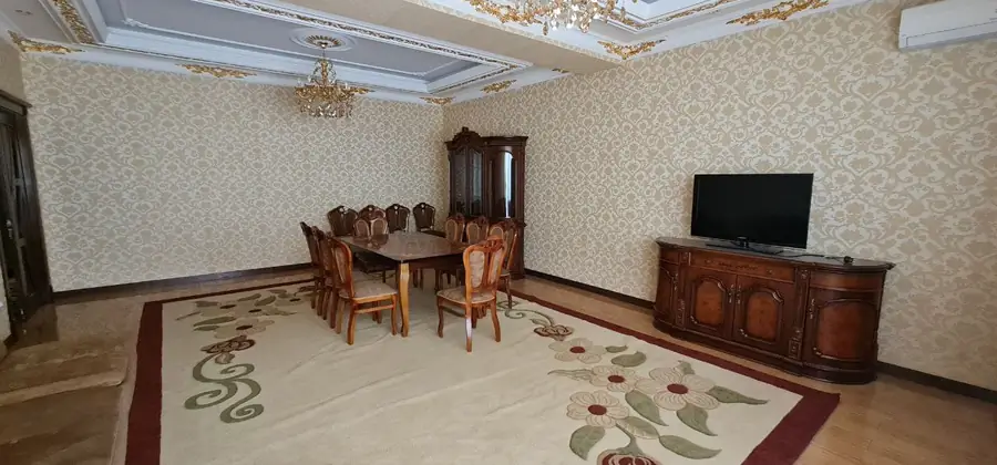 Ijaraga 4 xonali kvartira − 200 m²