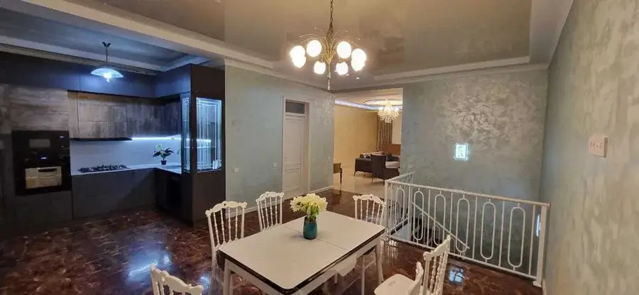 Ijaraga 5 dan ortiq xonali kvartira − 184 m²