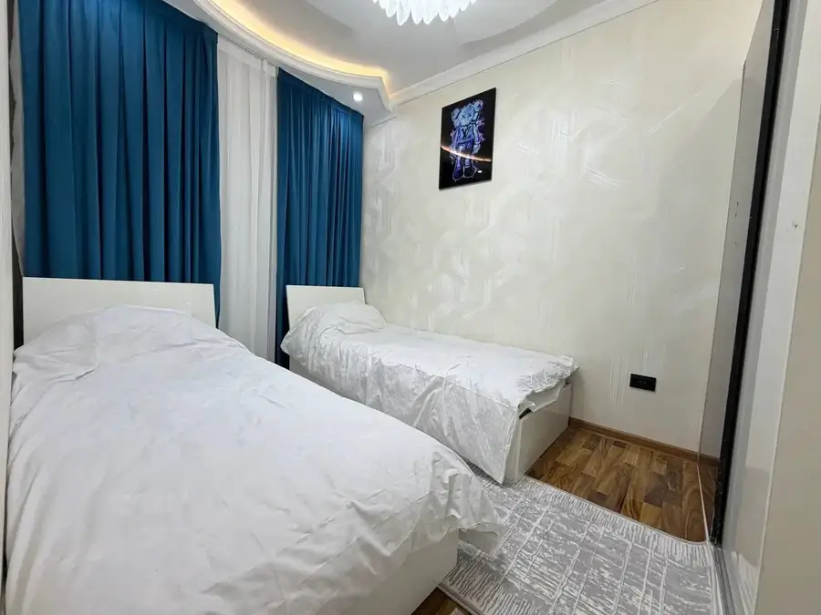 4 xonali kvartira sotiladi − 76 m²