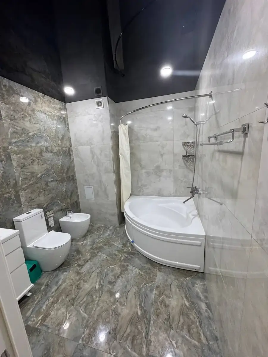 Сдается 3-комнатная квартира − 100 м²