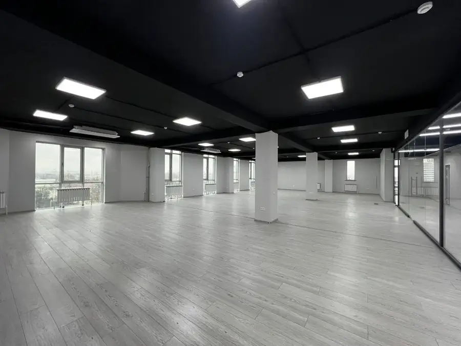 Ijaraga ofis − 500 m²