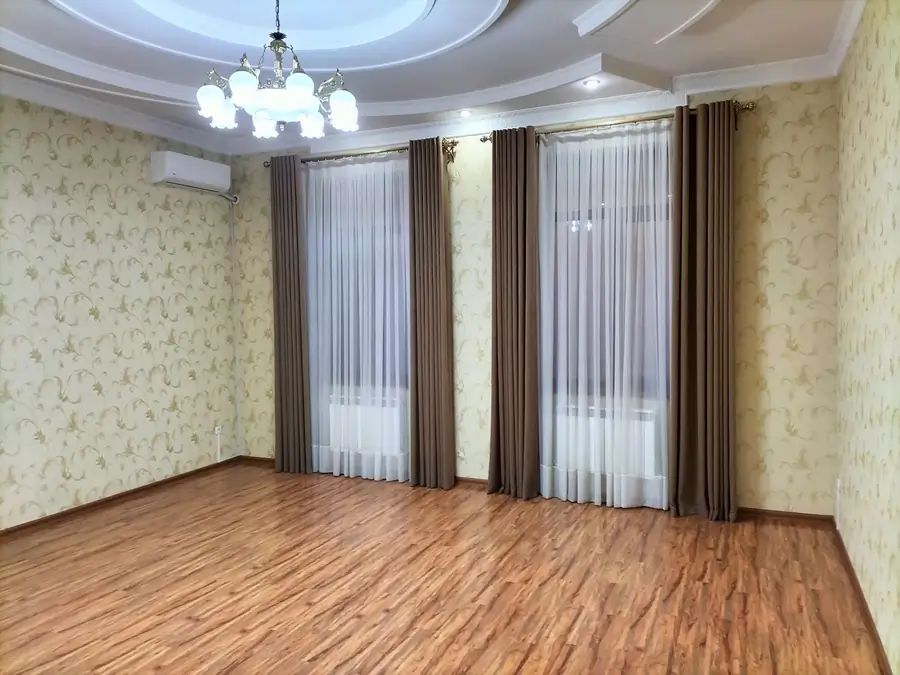 Ijaraga 2 qavatli uy − 200 m²