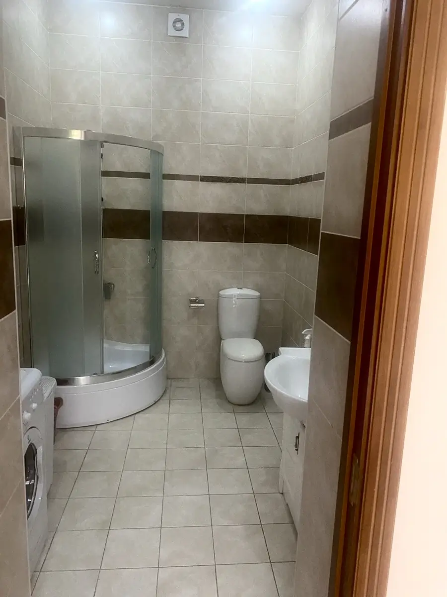 Ijaraga 2 qavatli uy − 250 m²