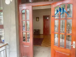Ijaraga 2 qavatli uy − 370 m²