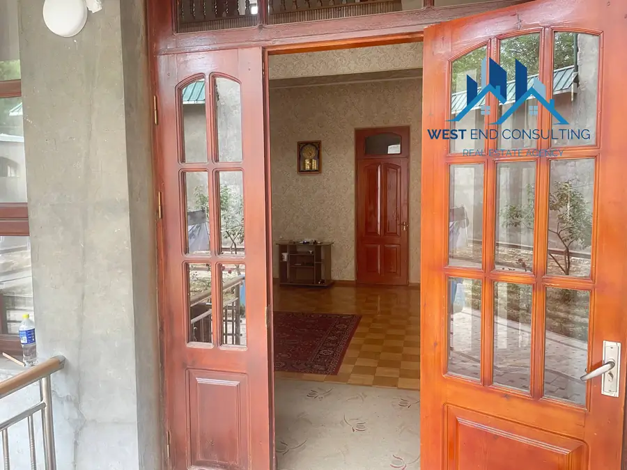 Ijaraga 2 qavatli uy − 370 m²