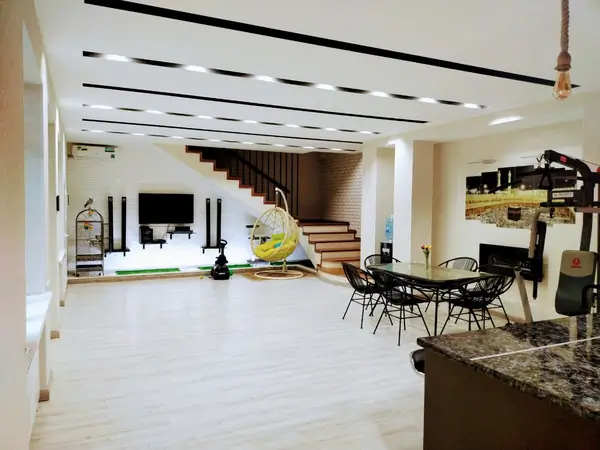 2 qavatli uy − 350 m², 3.5 sot.