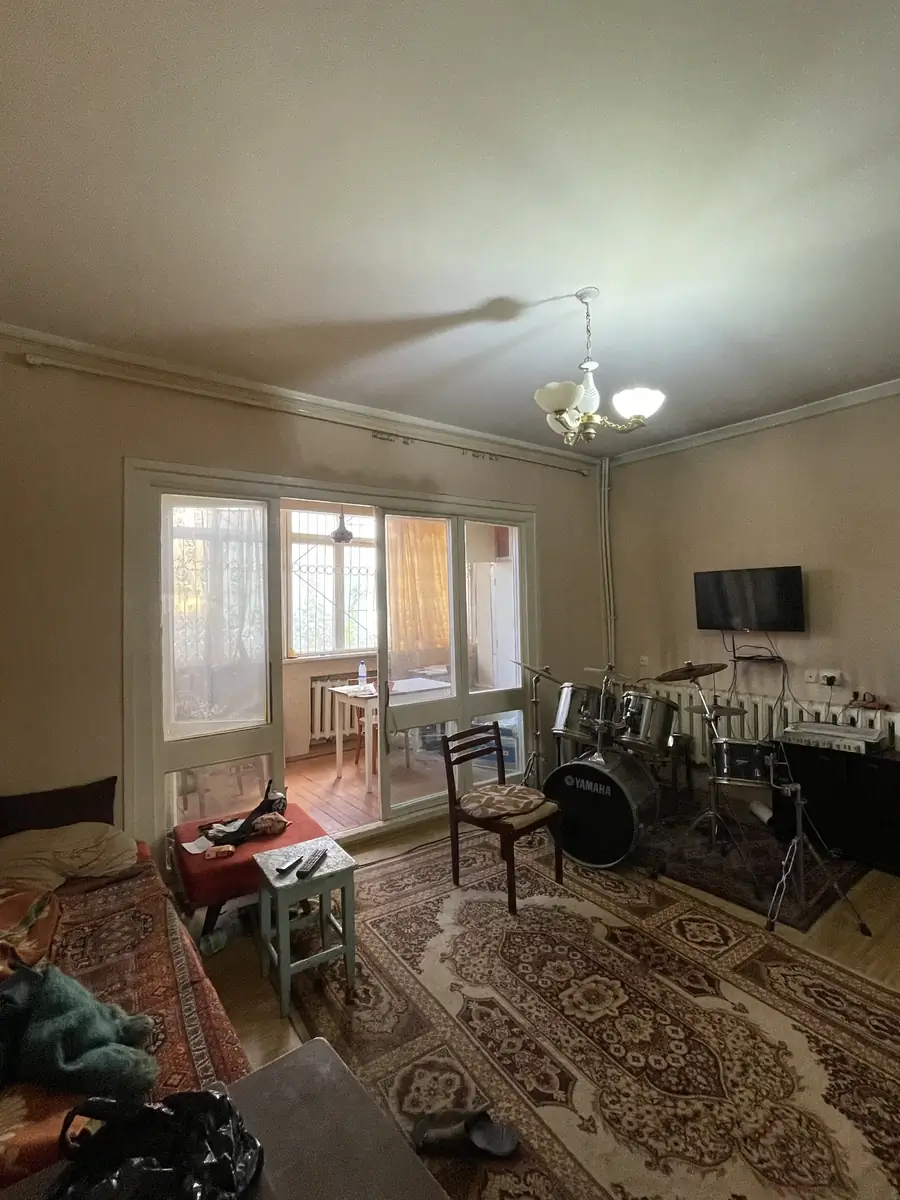 Продается 1-комнатная квартира − 44 м²