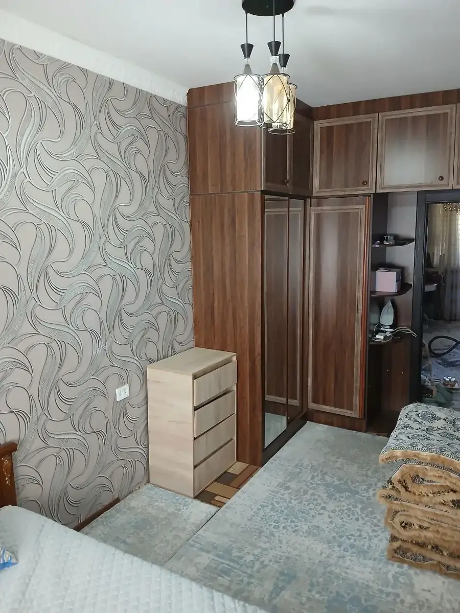 Продается 3-комнатная квартира − 47 м²