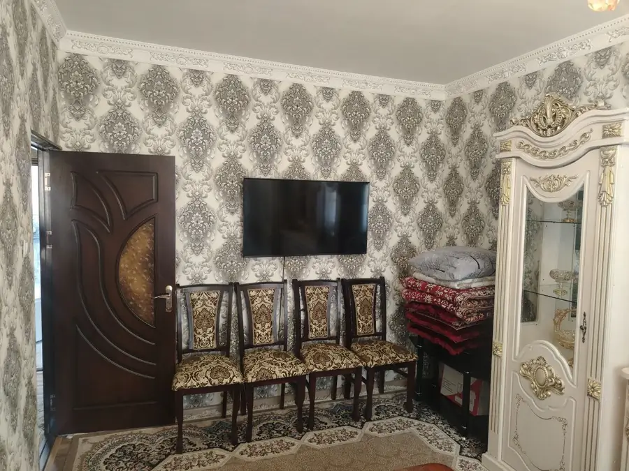Продается Более 5-комнатная квартира − 80 м²