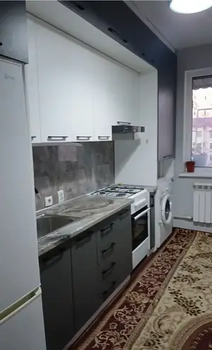 3 xonali kvartira sotiladi − 65 m²