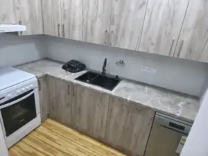 4 xonali kvartira sotiladi − 90 m²