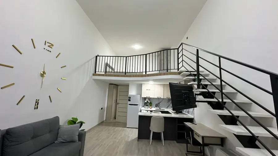 1 xonali kvartira sotiladi − 43 m²