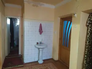 4 xonali kvartira sotiladi − 79 m²