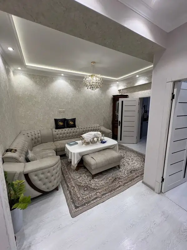 3 xonali kvartira sotiladi − 93 m²