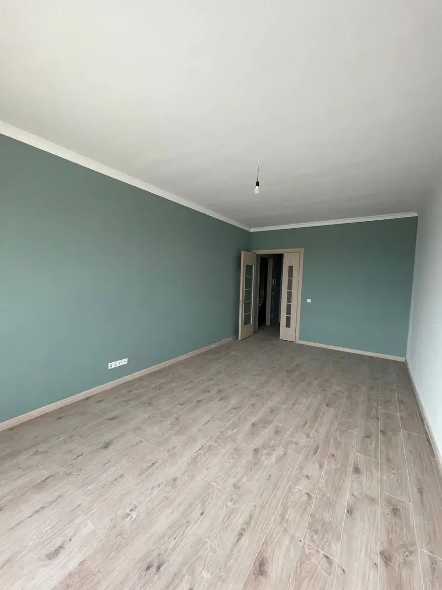 Продается 4-комнатная квартира − 103 м²