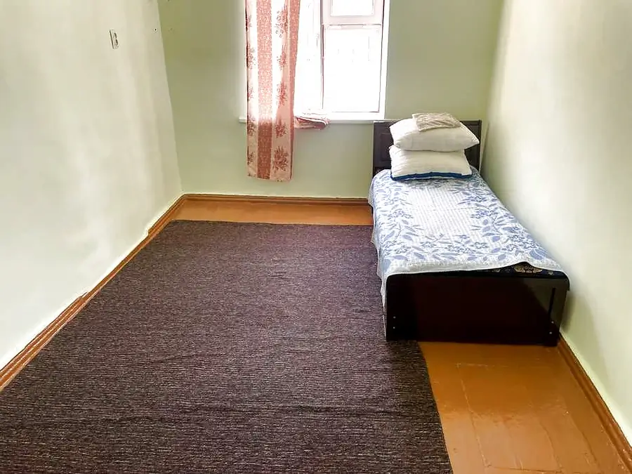 3 xonali kvartira sotiladi − 65 m²