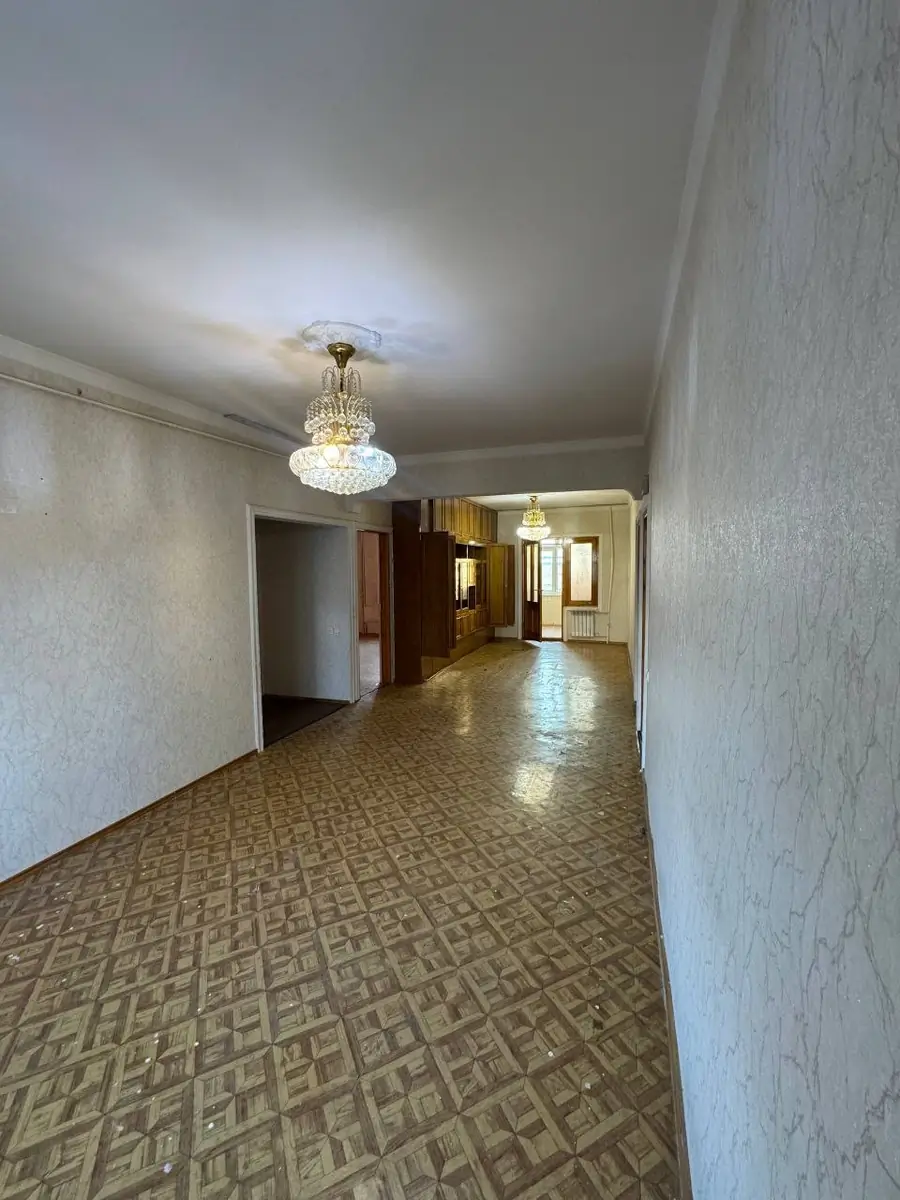 Продается Более 5-комнатная квартира − 111 м²