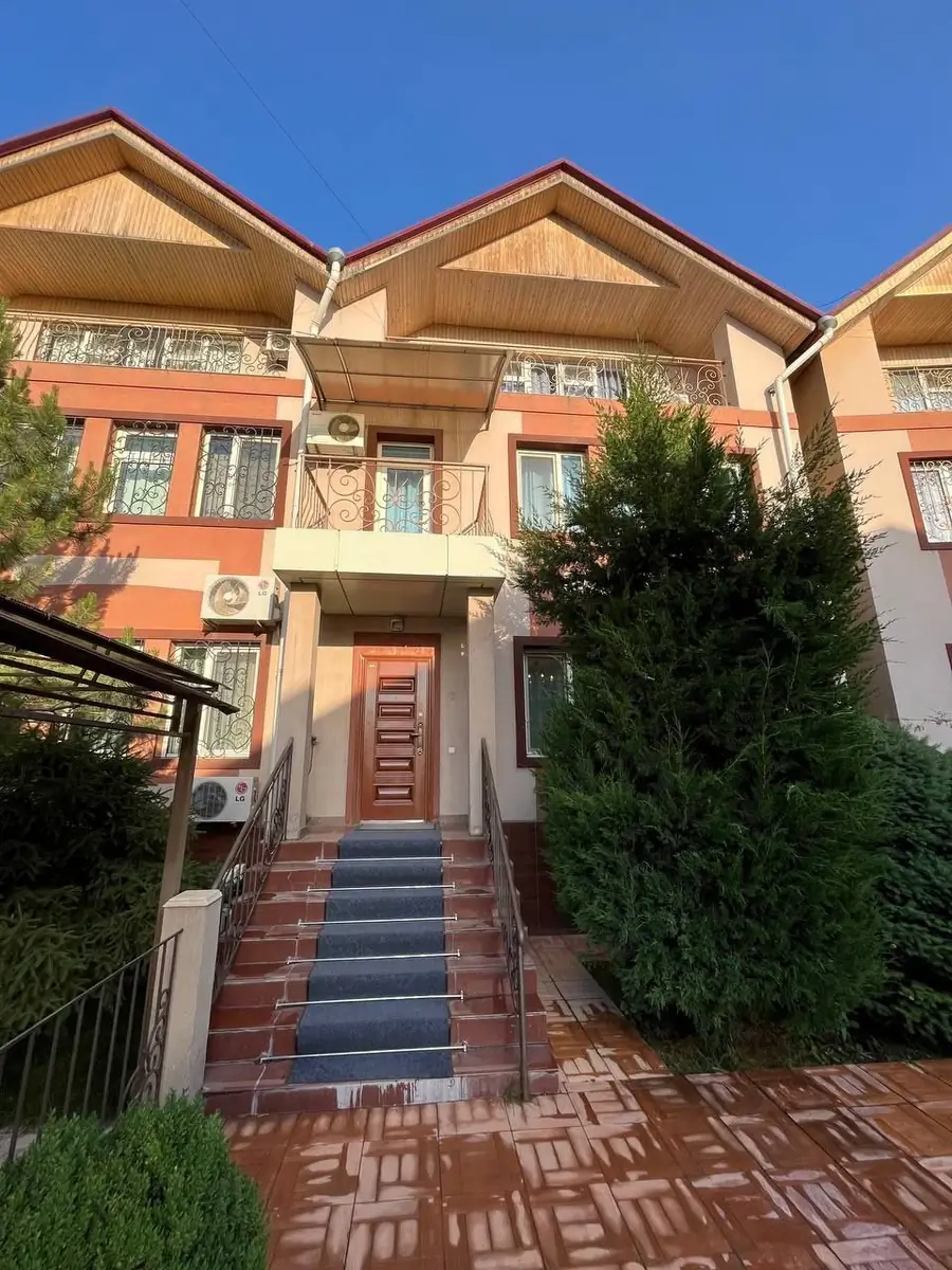 Ijaraga 3 qavatli uy − 320 m²