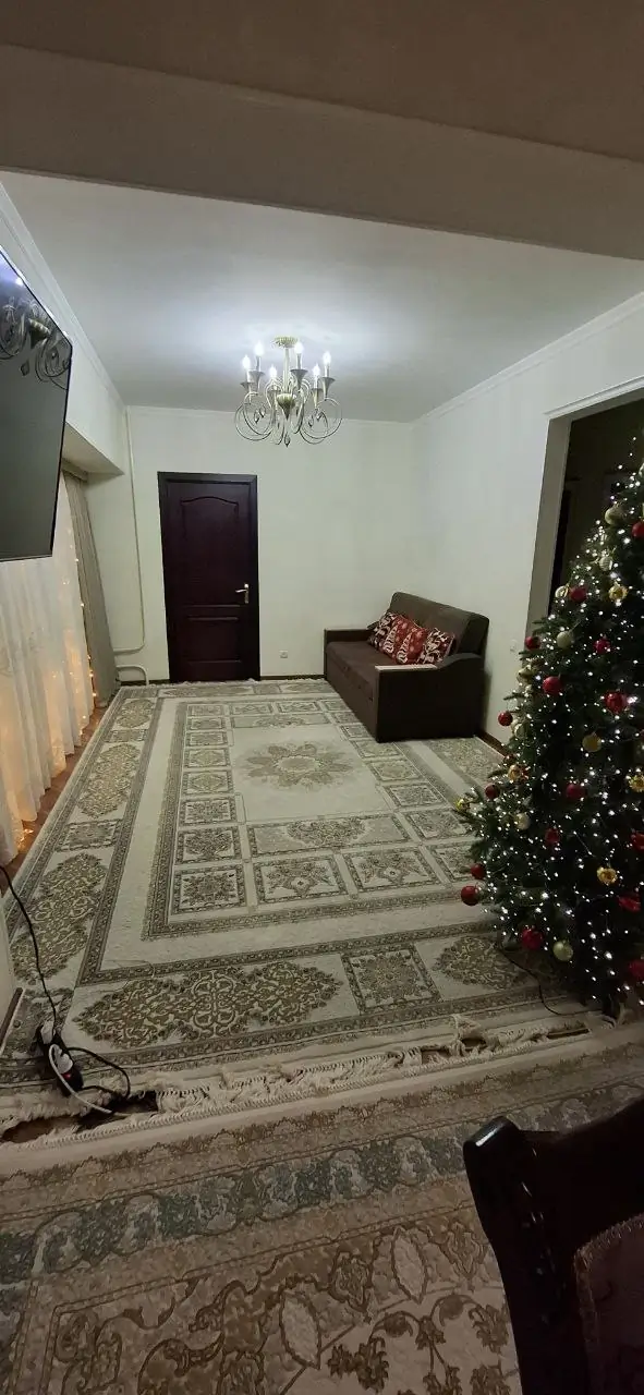 3 xonali kvartira sotiladi − 67 m²