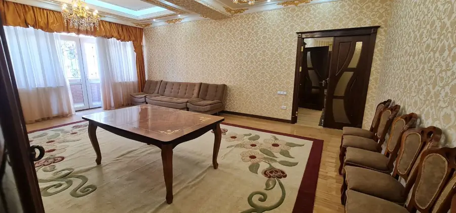 Ijaraga 4 xonali kvartira − 200 m²