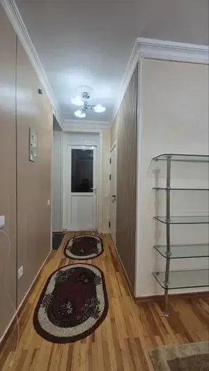 Сдается 2-комнатная квартира − 62 м²